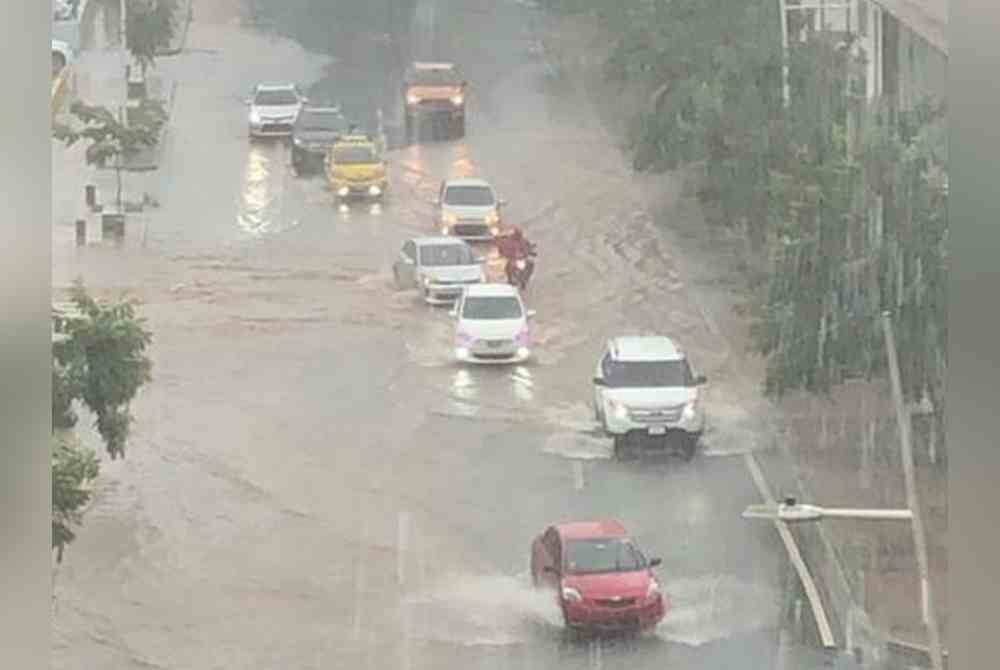 Pusat Taufan Kebangsaan melaporkan bahawa "tropical depression" di utara Panama bertukar menjadi ribut tropika Rafael, dengan kelajuan angin melebihi 63 kpj. Foto Agensi