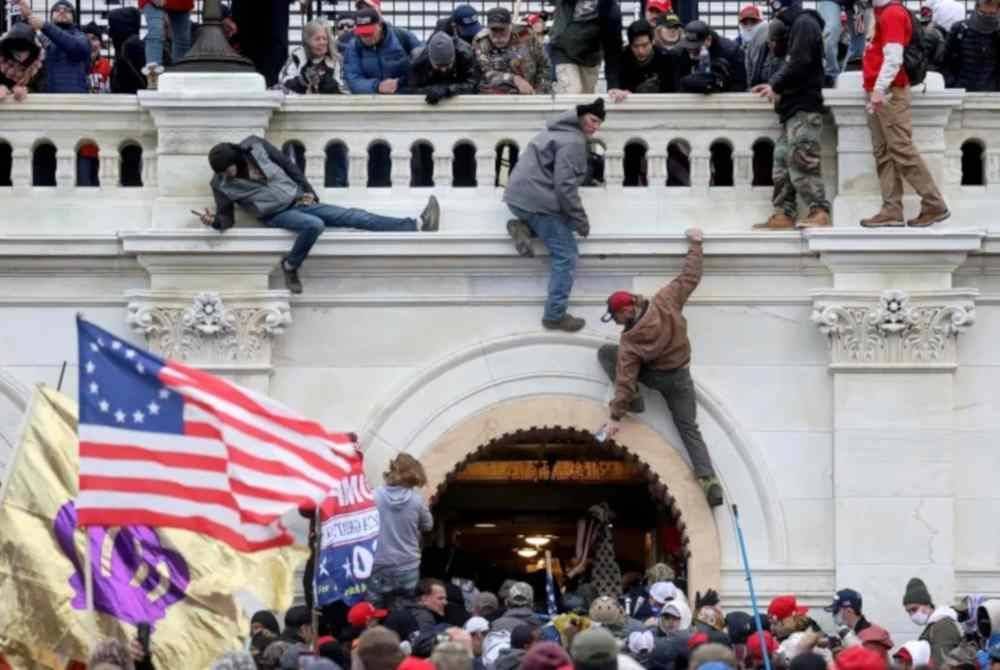 Insiden pencerobohan Capitol pada 6 Januari 2021 telah memalukan imej Amerika di mata dunia dan mencemarkan reputasi negara yang selama ini dilihat sebagai simbol demokrasi dan kestabilan.