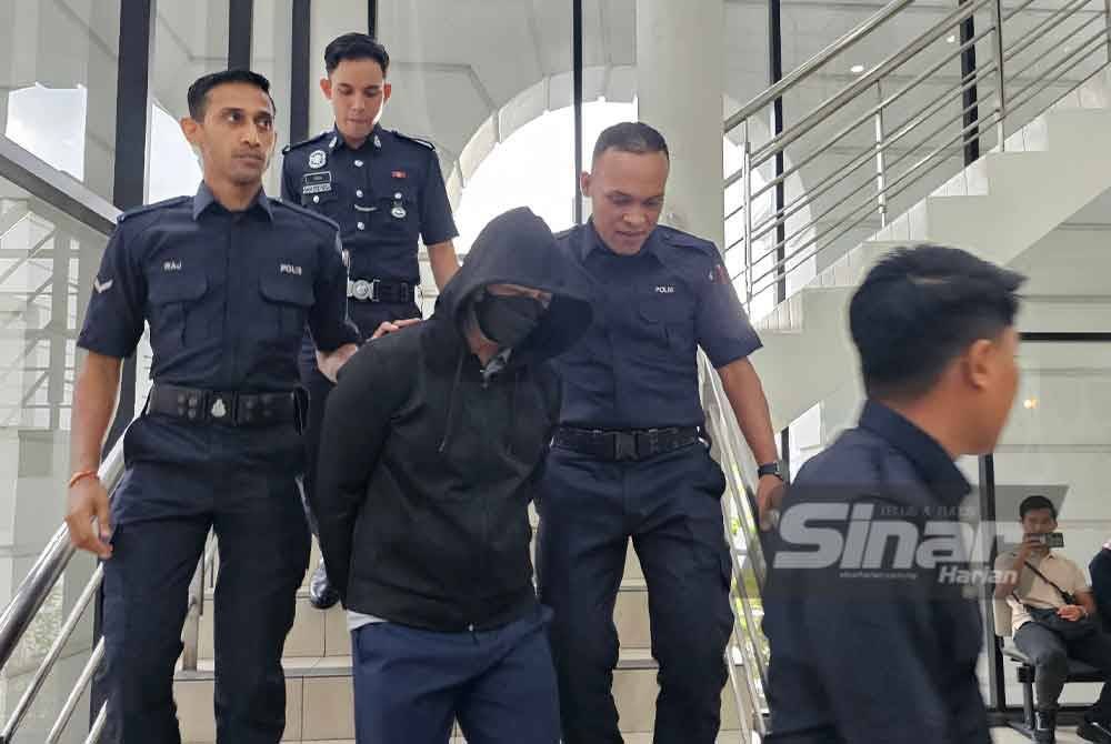 Mohd Nazri dibawa keluar dari pekarangan Mahkamah Tinggi Ipoh sebaik selesai hari kedua prosiding perbicaraan pada Rabu.