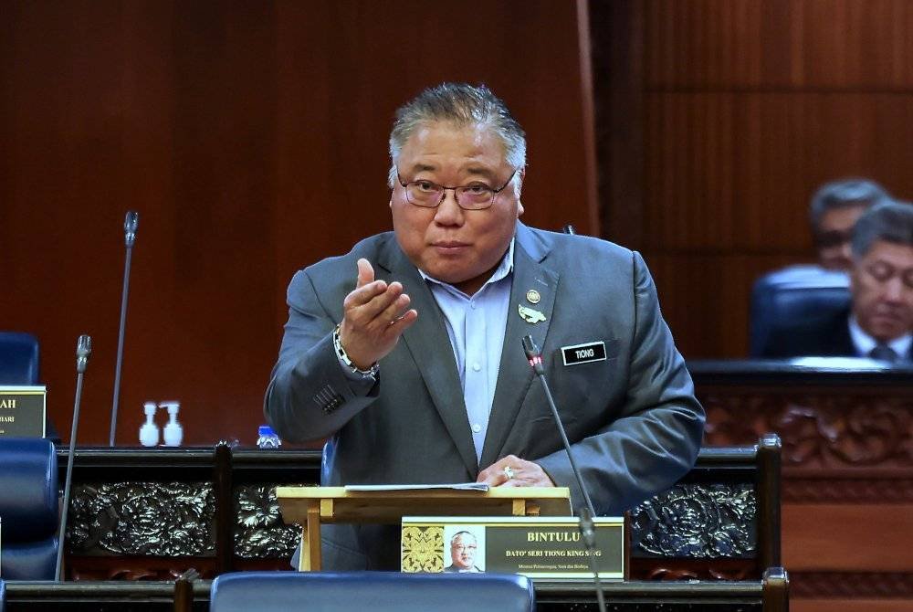 King Sing pada sesi menjawab Perbahasan Belanjawan 2025 sempena Persidangan Dewan Rakyat, Mesyuarat Ketiga Penggal Ketiga Parlimen ke-15 di Parlimen, pada Rabu. Foto Bernama