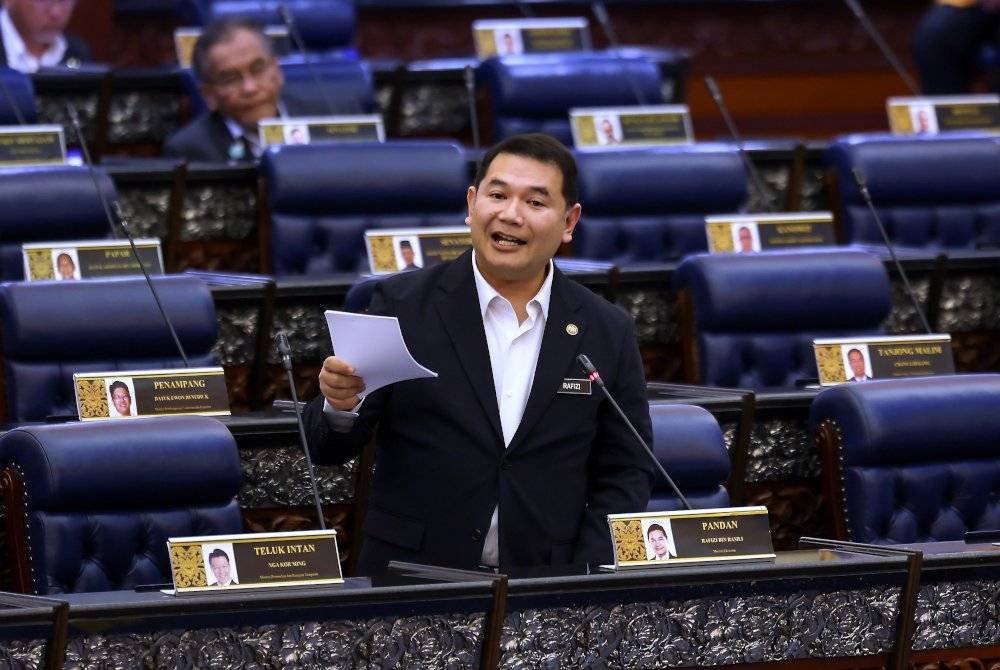 Rafizi pada sesi menjawab Perbahasan Belanjawan 2025 sempena Persidangan Dewan Rakyat, Mesyuarat Ketiga Penggal Ketiga Parlimen ke-15 di Parlimen, pada Rabu.