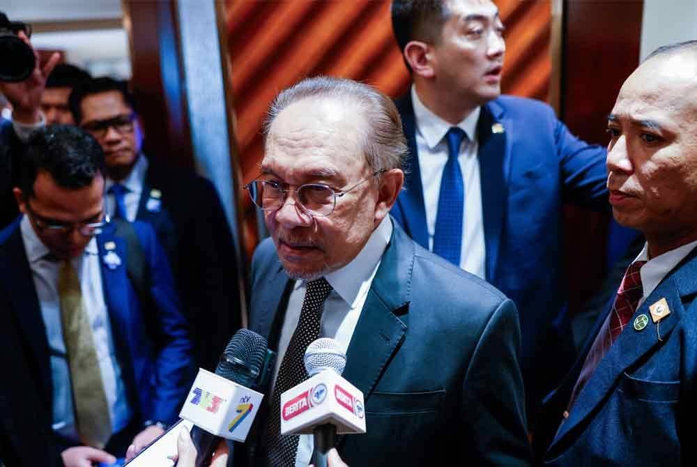 Anwar memulakan jadual padat hari terakhir lawatan kerja ke China dengan mesyuarat perniagaan bersama CICC. Foto Bernama