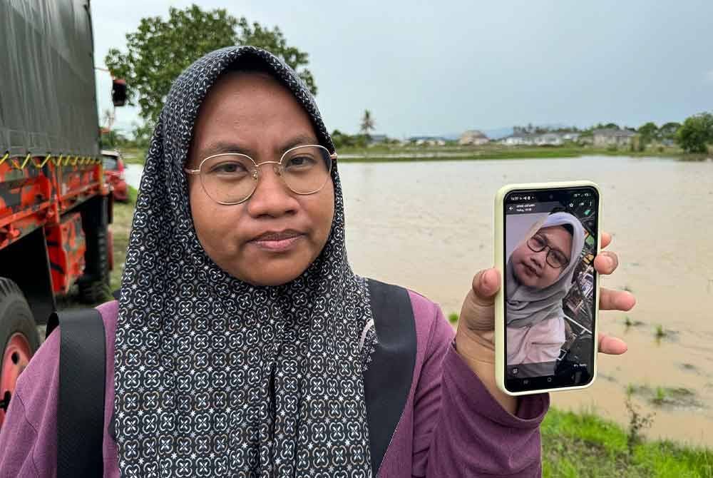 Noor Syuhadah menunjukkan gambar ibu saudaranya, Siti Rohani.