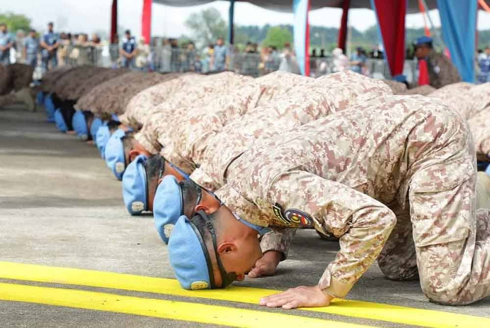 Kumpulan pertama MALBATT 850-11 bersyukur kerana selamat kembali ke Malaysia.