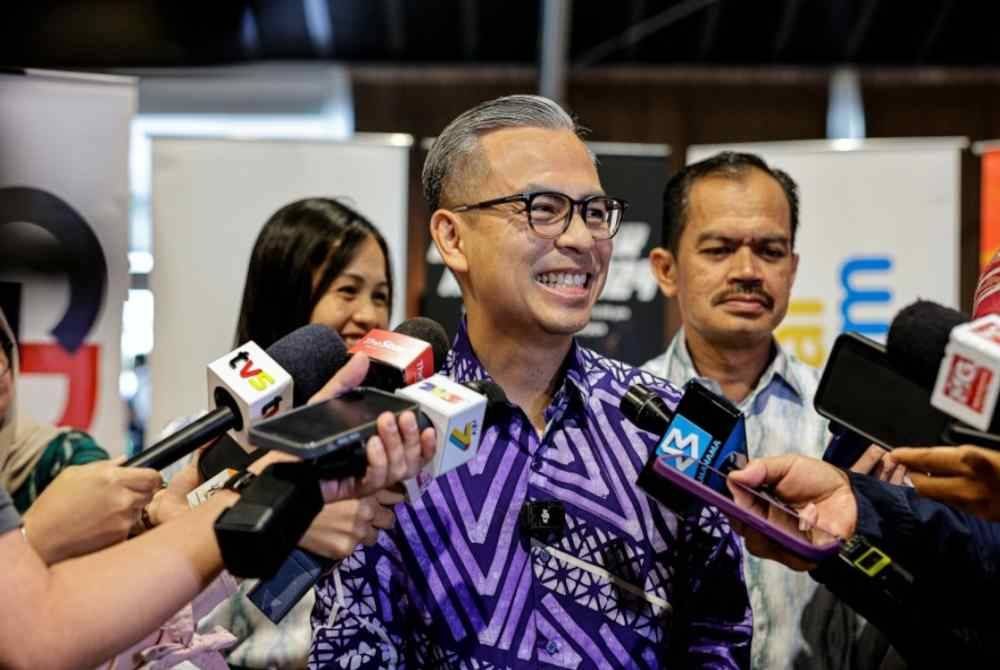 Fahmi Fadzil menjawab pertanyaan pemberita selepas pelancaran Sambutan Hari Kurier Negara 2024 hari ini. Foto Bernama