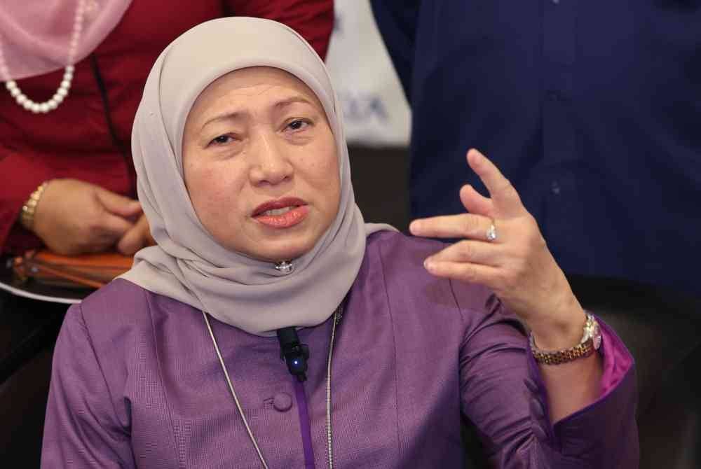 Nancy Shukri Foto Bernama