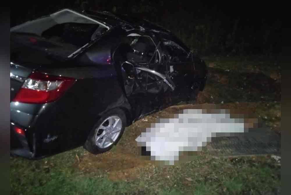 Seorang pelajar UTP disahkan maut selepas kereta dinaiki terbabas di Seri Iskandar, Parit pada malam Ahad. Foto ihsan Bomba Perak