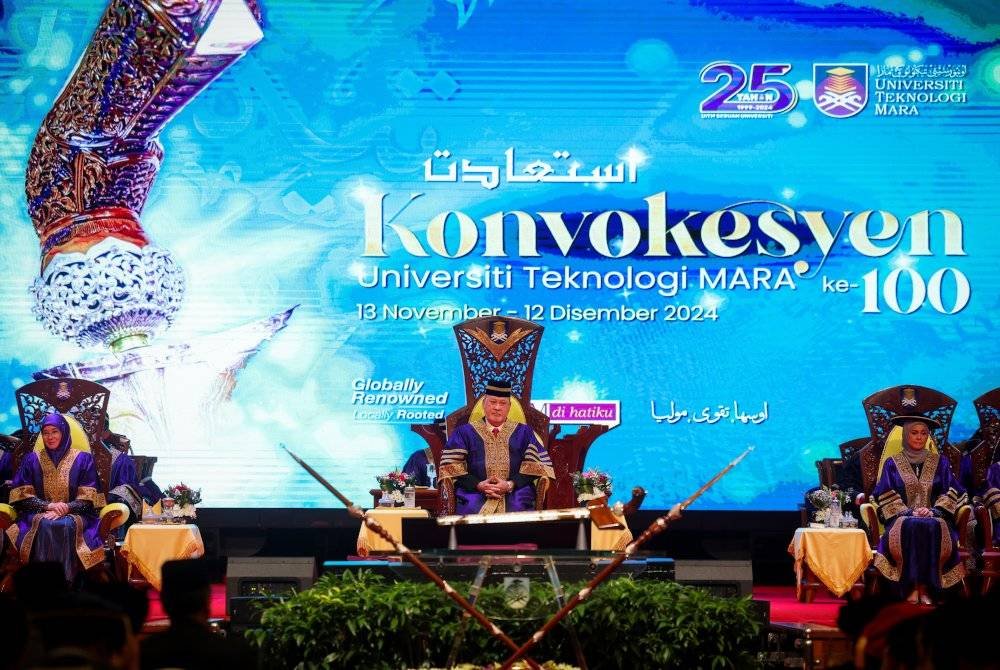 Yang di-Pertuan Agong Sultan Ibrahim berkenan berangkat ke Istiadat Konvokesyen Universiti Teknologi Mara (UiTM) ke-100 di Dewan Agung Tuanku Canselor UiTM Shah Alam pada Rabu. Foto Bernama