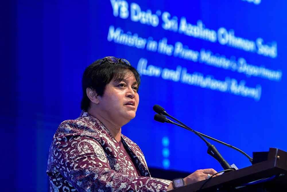 Azalina menyampaikan ucapan pada Forum Kuala Lumpur mengenai Timbang Tara Antarabangsa 2024 di Kuala Lumpur Convention Centre pada Rabu. Foto Bernama