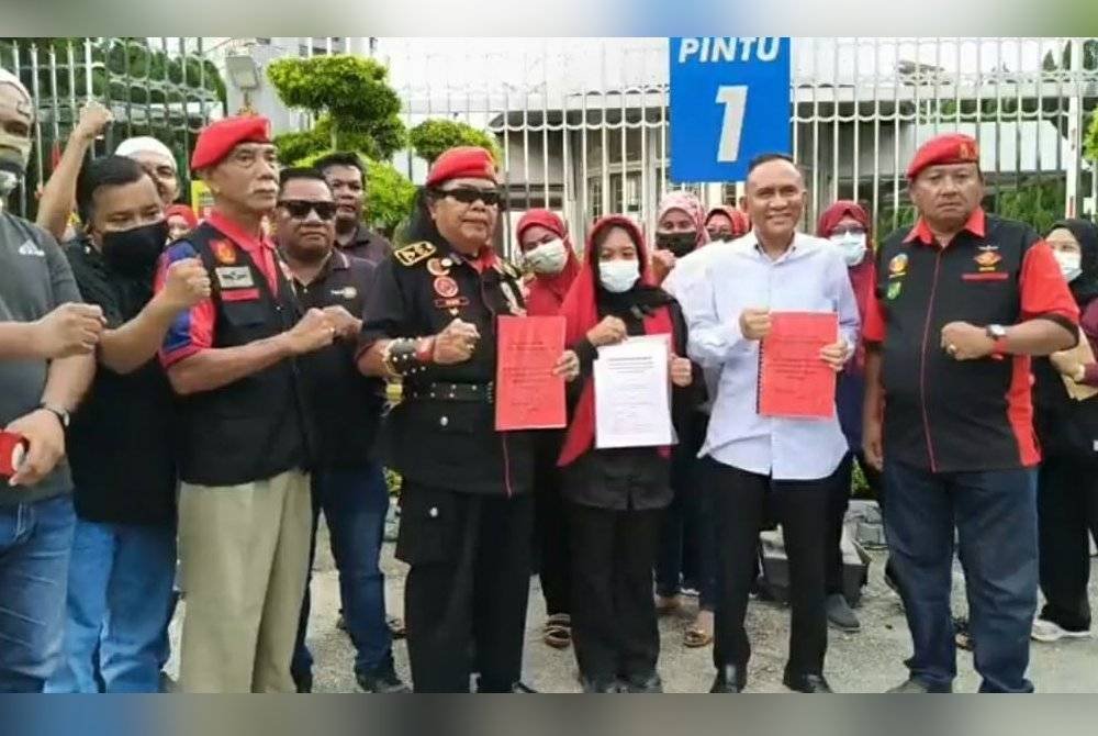 Rani bersama-sama waris menghantar memorandum bantahan di Pejabat SUK Selangor pada Rabu.