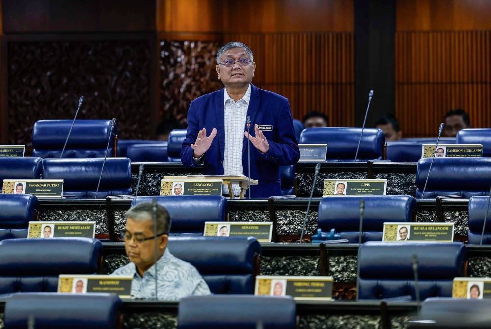 Shamsul Anuar pada Persidangan Dewan Rakyat sempena Mesyuarat Ketiga Penggal Ketiga Parlimen ke-15 di Bangunan Parlimen hari ini.  Foto Bernama