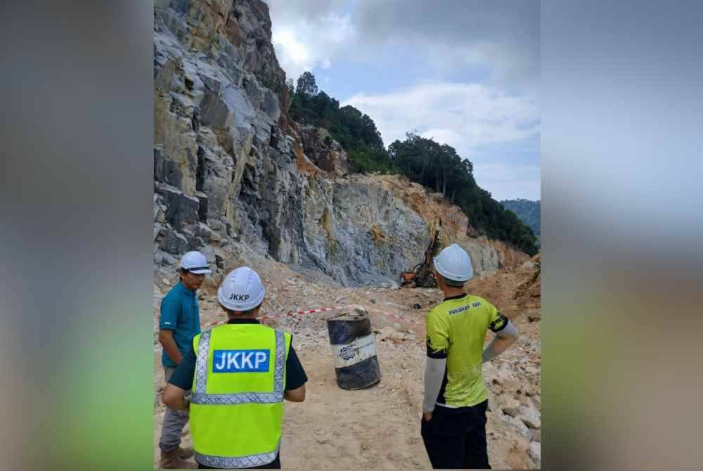 JKKP menjalankan pemeriksaan ke sebuah tapak kuari di Manjung susulan kejadian seorang pekerja maut dihempap batu. Foto JKKP Perak