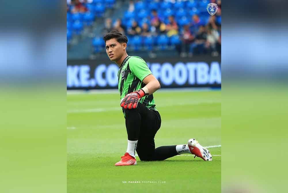 Sebagai pemain bola sepak, Azfar Arif perlu belajar sendiri, masuk kelas melalui Zoom dan Google Meet.