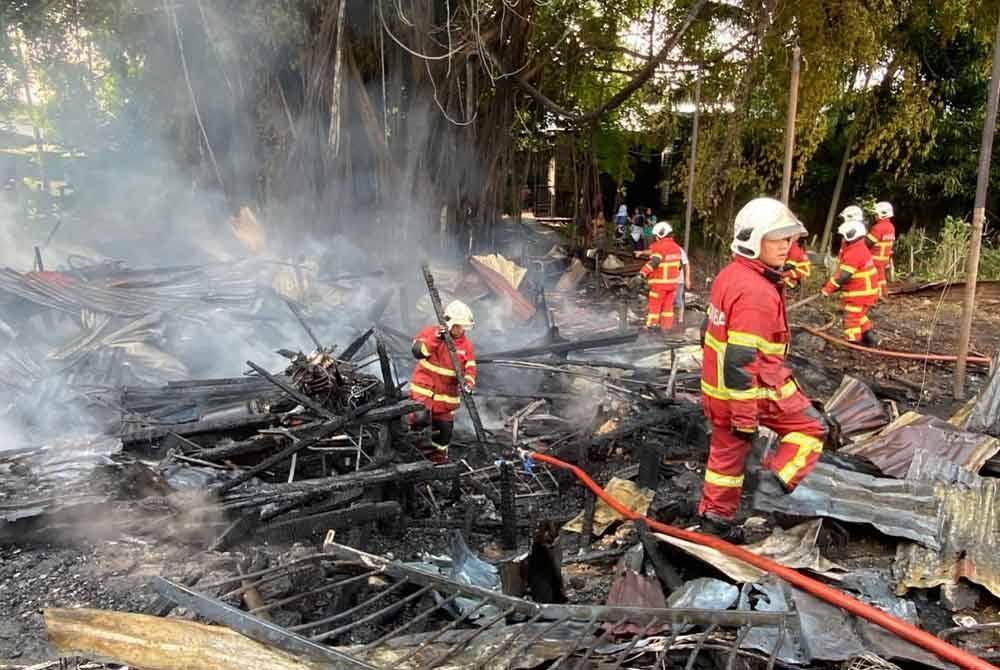 Kebakaran melibatkan sebuah rumah jenis tidak kekal yang musnah 100 peratus.