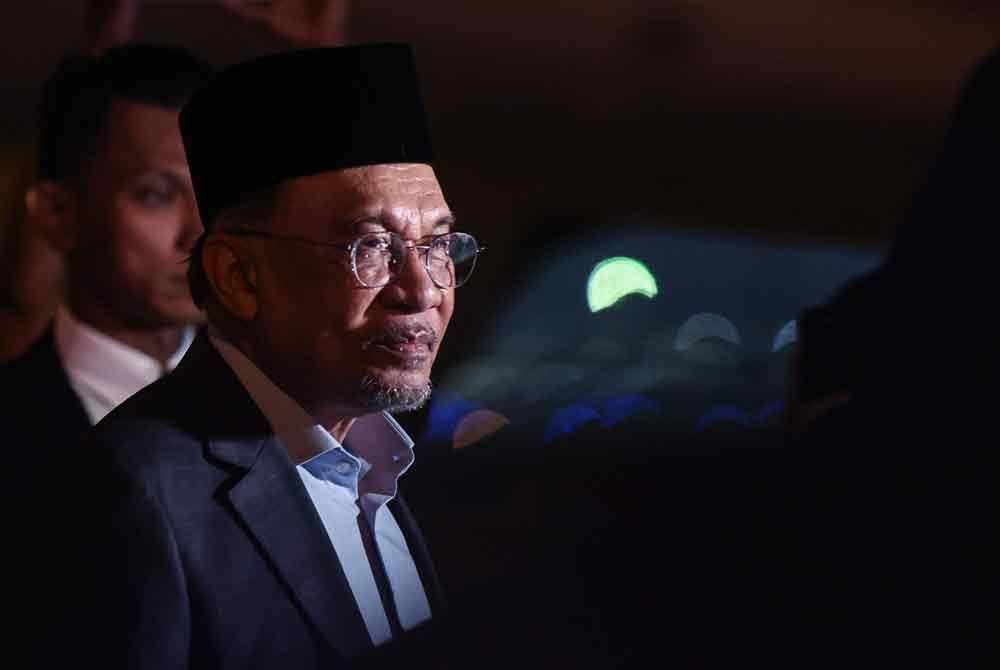 Anwar tiba di Brazil, negara terbesar di Amerika Selatan, dari Lima, Peru, untuk lawatan rasmi dan juga menghadiri sidang kemuncak G20 atas jemputan Presiden Luiz Inácio Lula da Silva. Foto Bernama