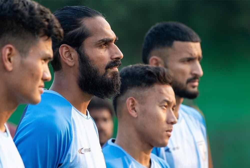 Sandesh Jhingan (dua dari kiri) dijangka mengetuai barisan pertahanan India menjelang aksi persahabatan menentang Malaysia di Hyderabad.