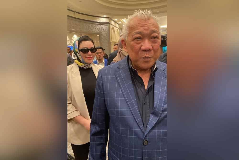 Bung Moktar dan isteri, Zizie Izette tiba di Istana Kehakiman bagi mendengar keputusan rayuan pendakwaan terhadap kes rasuah yang dihadapi mereka.