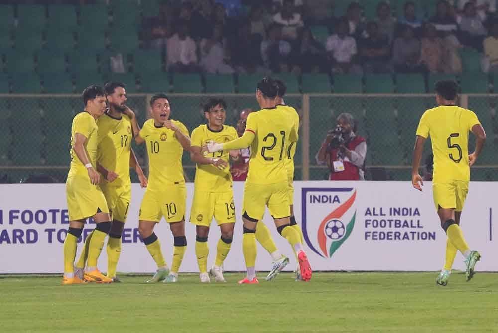 Pemain negara meraikan jaringan Paulo Josue dalam aksi persahabatan di Stadium Gachibowli, Hyderabad pada Isnin. Foto FAM