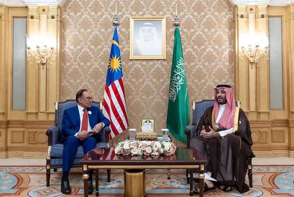 Anwar menyifatkan lawatan beliau ke Mesir, Arab Saudi, Peru dan Brazil bermula 9 November lepas, menyerlahkan semula &#039;sinaran&#039; Malaysia di persada dunia. Foto Facebook Anwar Ibrahim