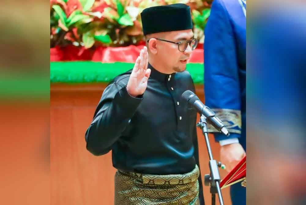 Mohd Azmawi Fikri yang mengangkat sumpah di Kota Darulnaim pada Khamis.