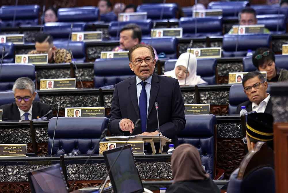 Anwar pada Persidangan Dewan Rakyat sempena Mesyuarat Ketiga Penggal Ketiga Parlimen ke-15 di Bangunan Parlimen pada Khamis. Foto Bernama