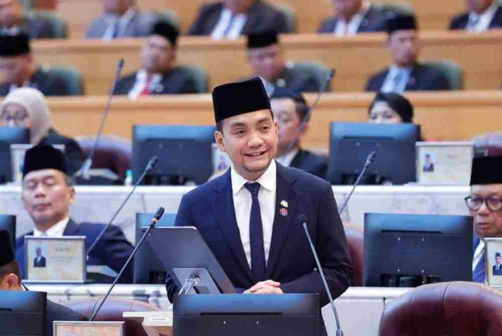 Onn Hafiz ketika membentangkan Belanjawan Johor 2025 di Bangunan Sultan Ismail, Kota Iskandar pada Khamis.