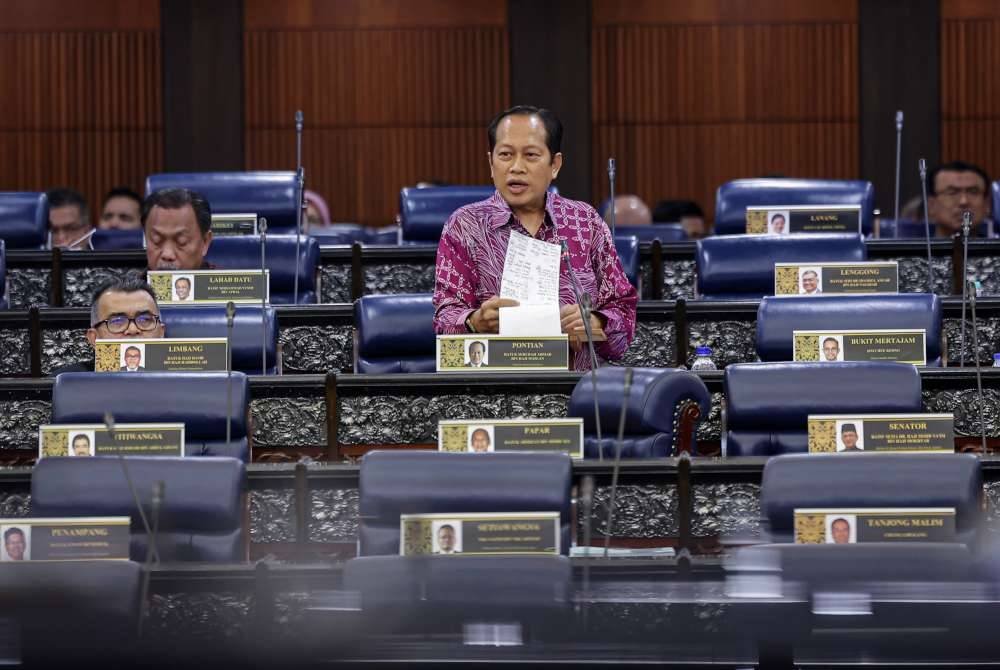 Timbalan Menteri Kerja Raya, yang juga Ahli Parlimen Pontian Datuk Seri Ahmad Maslan pada Sesi Penggulungan Peringkat Jawatankuasa Belanjawan 2025, Persidangan Dewan Rakyat sempena Mesyuarat Ketiga Penggal Ketiga Parlimen ke-15 di Parlimen pada Khamis. Foto Bernama