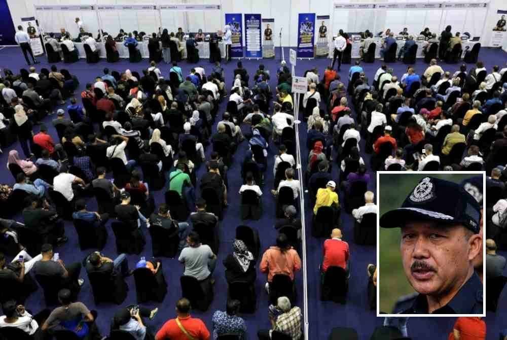 Kaunter khas bayaran kompaun saman PDRM terus menjadi tumpuan orang ramai pada hari terakhir penganjuran Program 2TM di Pusat Konvensyen Kuala Lumpur (KLCC) hari ini. Foto Bernama. Gambar kecil: Mohd Yusri