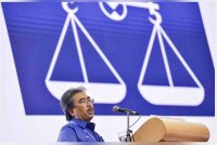 Johari ketika berucap pada Konvensyen BN Wilayah Persekutuan 2024 di WTCKL hari ini. Foto Bernama