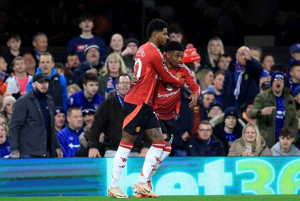 Rashford meletakkan Manchester United di depan di Portman Road. Foto Agensi