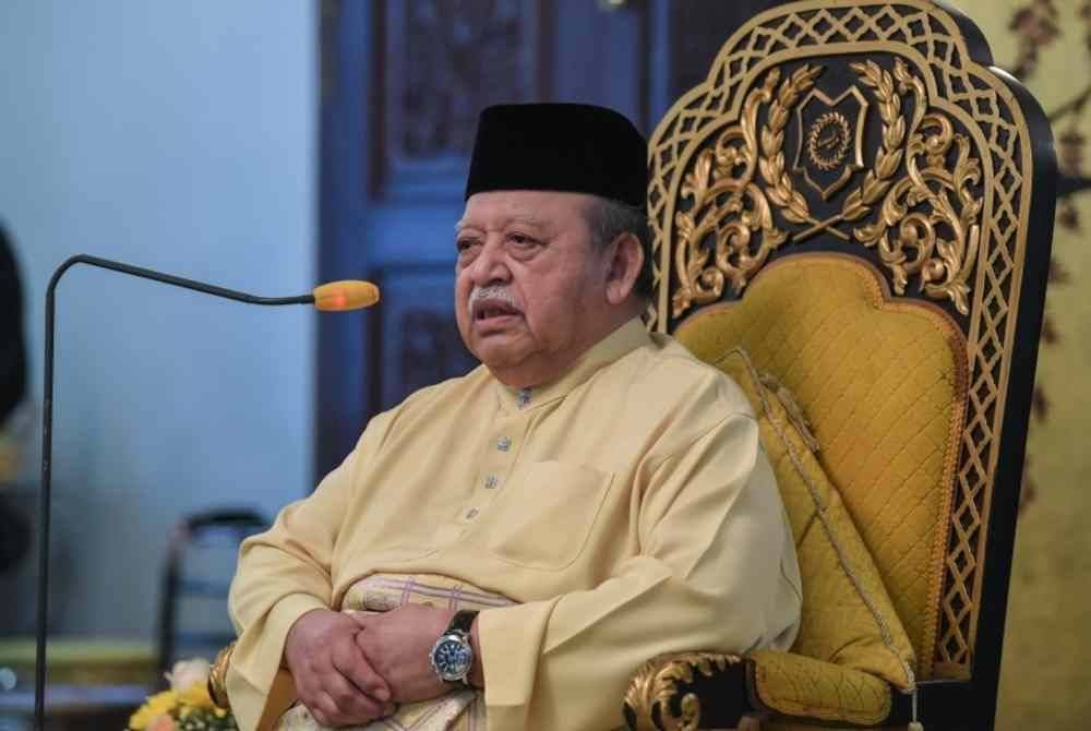 Raja Perlis Tuanku Syed Sirajuddin Jamalullail berkenan menyampaikan titah pada Istiadat Pelantikan dan Mengangkat Sumpah Jawatan Ahli Majlis Mesyuarat Kerajaan Negeri Perlis di Istana Arau hari ini. Foto Bernama