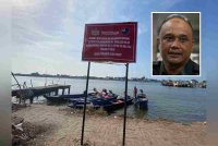 Sungai Golok selain sebagai laluan utama yang hanya berjarak beberapa meter antara Malaysia-Thailand ia turut menjadi laluan penyeludup - Gambar hiasan. Gambar kecil: Nik Ros Azhan