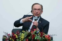 Anwar berucap ketika menghadiri Malaysia-Korea Business Farum 2024 dalam lawatan rasmi ke Korea Selatan di sini, hari ini. - Foto: Bernama