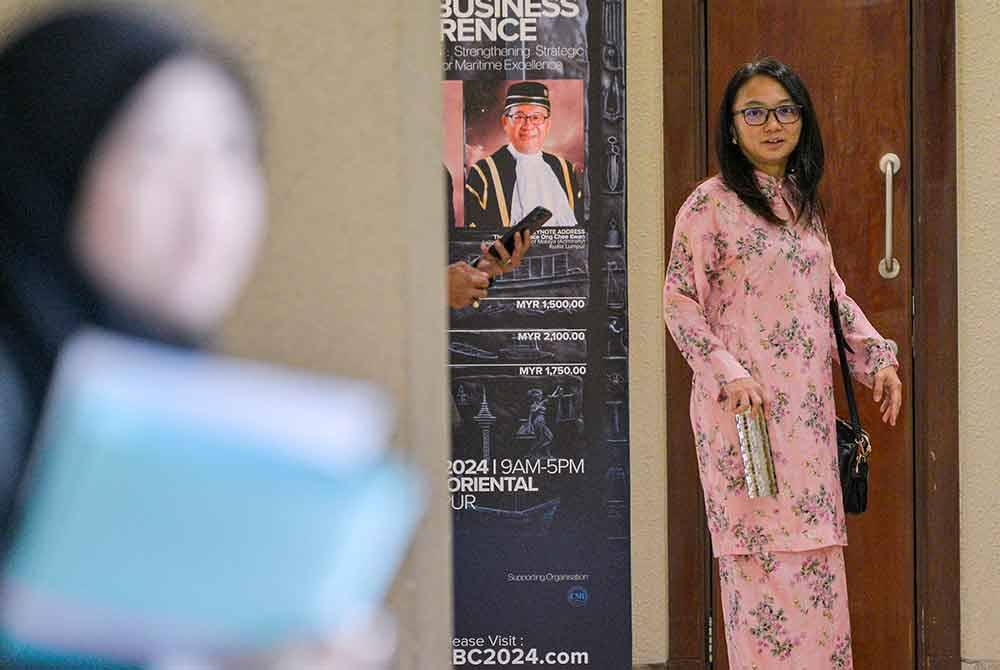 Hannah memberitahu Mahkamah Tinggi di sini hari ini bahawa bukunya, bertajuk &#039;Becoming Hannah: A Personal Journey&#039; telah dicetak sebanyak 18 kali dan tidak pernah diharamkan oleh KDN. Foto Bernama