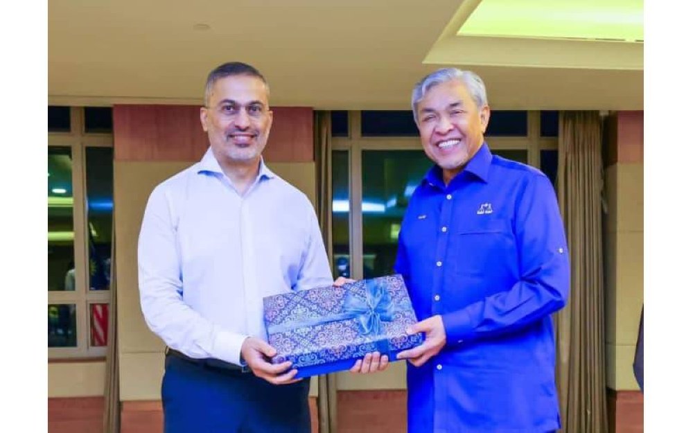 Timbalan Perdana Menteri, Datuk Seri Dr Ahmad Zahid Hamidi bertemu dengan Pengasas dan Pengerusi Bin Zayed International di Kuala Lumpur pada Selasa.