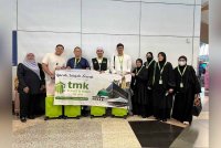 Sebelum berlepas menunaikan umrah, Fattah dan keluarga sempat bergambar bersama mutawif TMK Travels & Tours, Hilmi Salam (empat dari kiri) yang akan membimbing mereka sepanjang di Tanah Suci.