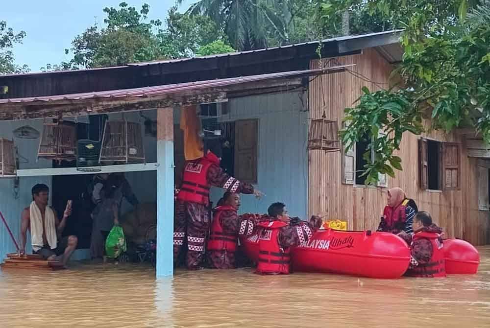 Pasir Mas mencatatkan jumlah mangsa yang dipindahkan ke PPS paling ramai iaitu 1,634 orang. Foto JBPM