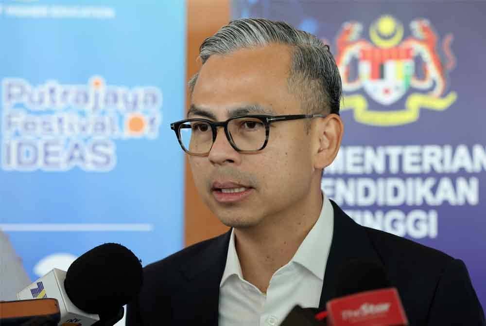 Menteri Komunikasi, Fahmi Fadzil ketika sidang media selepas menghadiri Sidang Idea Malaysia (MyIDEAS) sempena Festival IDEA Putrajaya di Pusat Konvensyen Antarabangsa Putrajaya (PICC) pada Rabu. Foto Bernama