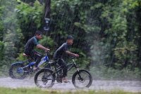 MetMalaysia mengeluarkan amaran hujan lebat berterusan tahap bahaya di Jerantut dan Kuantan, Pahang serta seluruh Terengganu dan Kelantan sehingga Jumaat ini. Foto hiasan