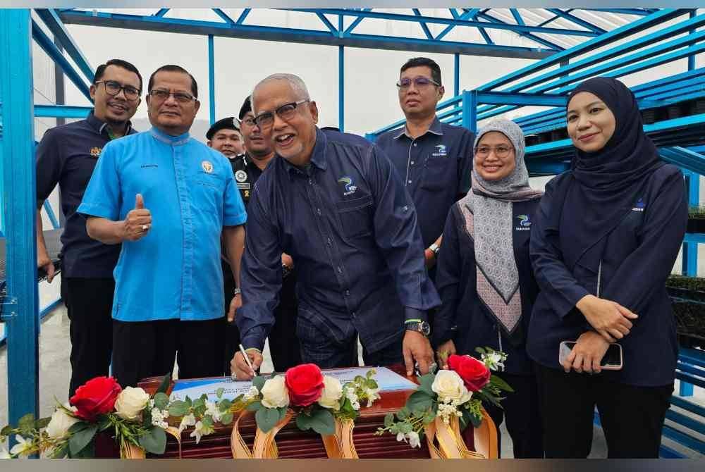 Mahfuz merasmikan kerjasama projek tanaman bawang merah antara PPK Batu Kurau dan Pusat Koreksional Kamunting di Taiping pada Khamis.