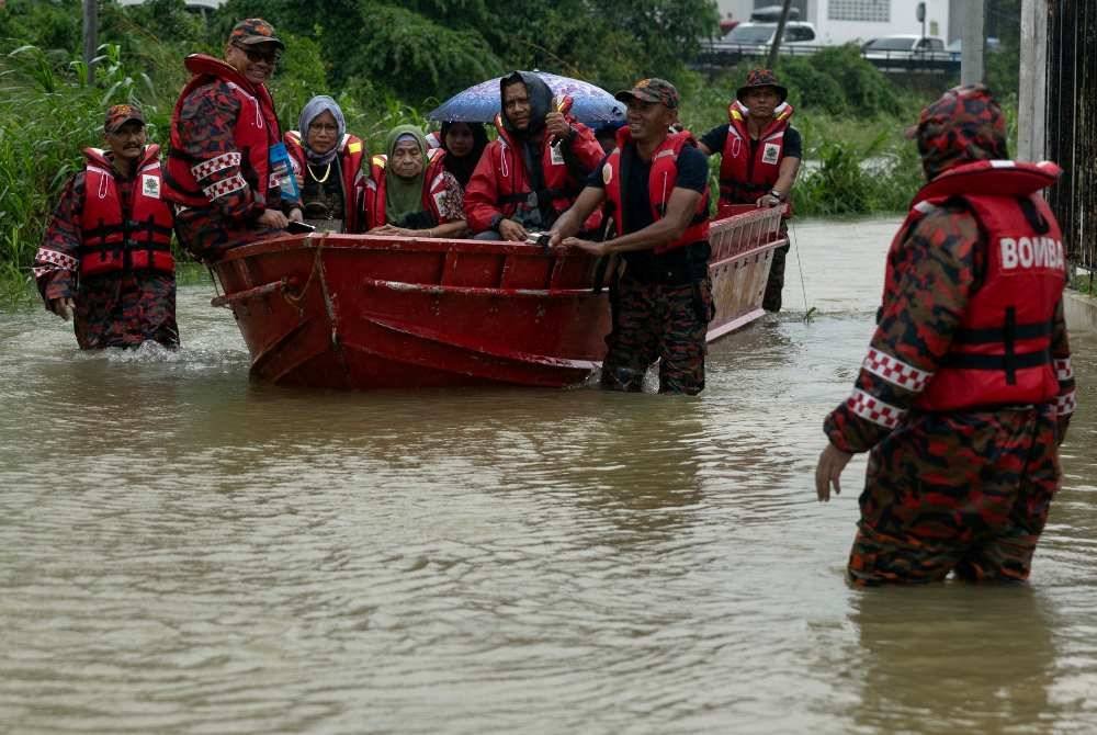 BANYAKKAN berdoa untuk pasukan penyelamat dan mangsa banjir yang terkesan. 