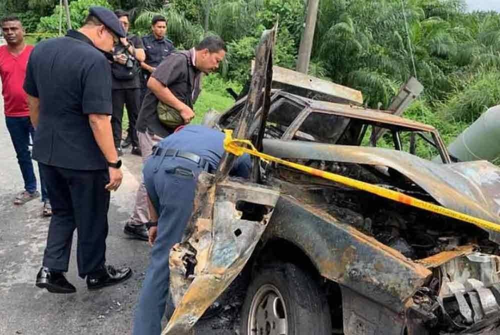 Seorang pemandu teksi dan sepasang suami isteri rentung selepas kenderaan yang dinaiki mereka terbakar di Kampung Lanchang, Jalan Jasin, Merlimau.