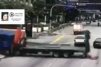 Video tular memaparkan rakaman kemalangan melibatkan lori mengundur di Jalan Kerinchi dari arah Jalan Pantai Dalam menghala ke Jalan Pantai Baru pada Sabtu.