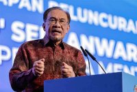 Anwar berucap meluncurkan Festival Idea Putrajaya (Putrajaya FOI) di Pusat Konvensyen Antarabangsa Putrajaya, pada Khamis. Foto Bernama