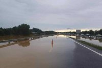 Keadaan jalan di Lebuhraya Utara-Selatan yang dilanda banjir kilat pada Khamis. Foto: Facebook PLUS Malaysia