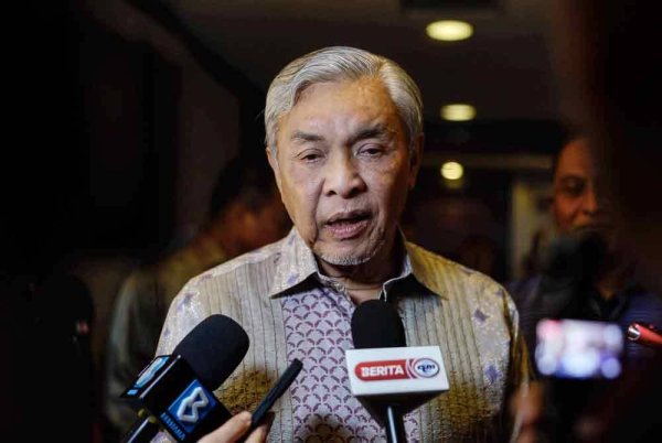 Ahmad Zahid akan turun ke Kelantan bagi menyertai misi bantuan mangsa banjir. - Foto fail Bernama