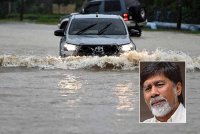 Kemungkinan situasi banjir yang berlaku di Pantai Timur akan bertambah buruk bergantung kepada pusat curahan maksimum di pesisir dan juga air pasang besar. Gambar hiasan Bernama (Gambar kecil: Azizan)