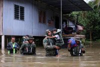 Orang ramai diminta waspada pergerakan masing-masing ketika banjir. Gambar hiasan.