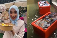 Nor Fadilah menunjukkan ikan bekok yang akan dijual pada satu festival makanan di Dungun, Terengganu.