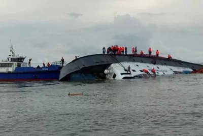 Sekurang-kurangnya 20 orang maut pada Khamis selepas sebuah bot terbalik di wilayah Far North, Cameroon - Foto: Agensi